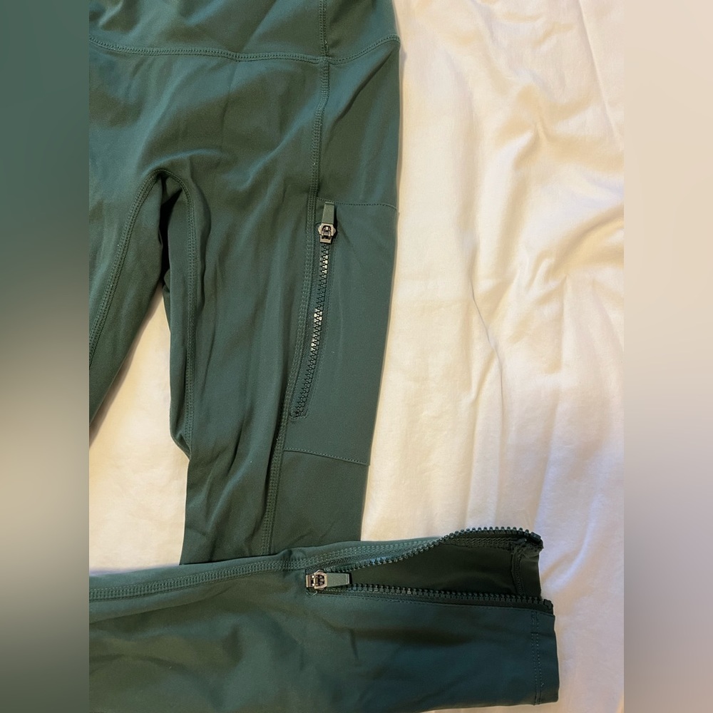 Fabletics Motion 365 Leggings, Green, Back and Side Pockets, Size XS, Worn Once